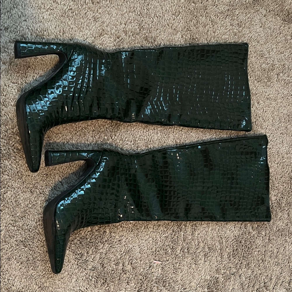 Elegant Dark Green Croc-Embossed Women's Boots